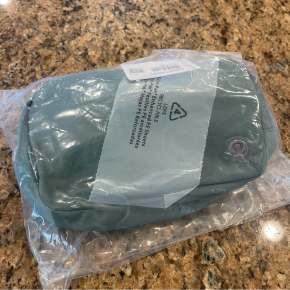 NWT Everywhere Belt Bag 1L Tide Water Teal - Lululemon , brand new, regular size - Picture 10 of 16